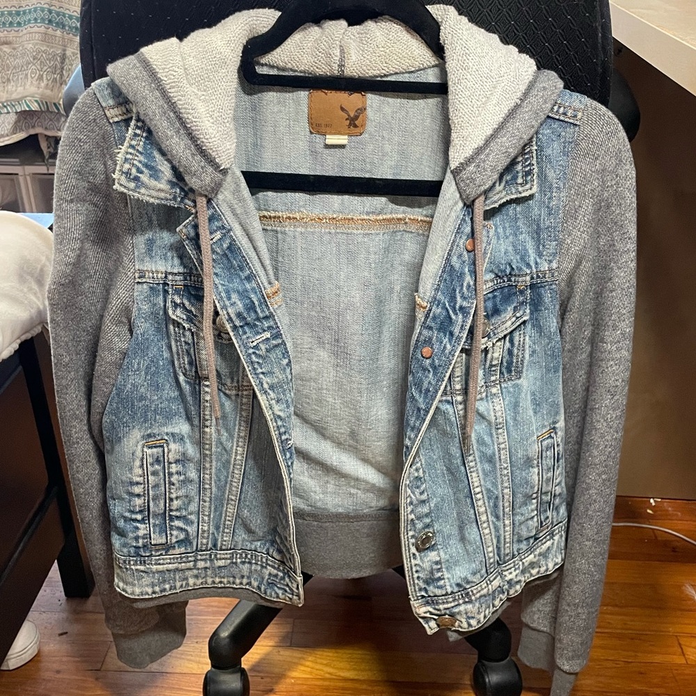 American Eagle Jean Jacket w/ Gray Sleeves